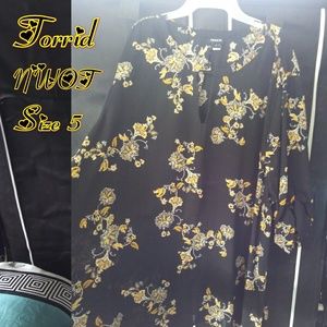 NWOT Torrid Size 5 Floral Blouse